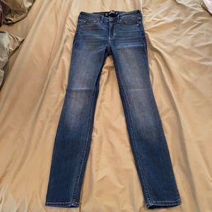 Hollister skinny jeans. Size 00S. EUC